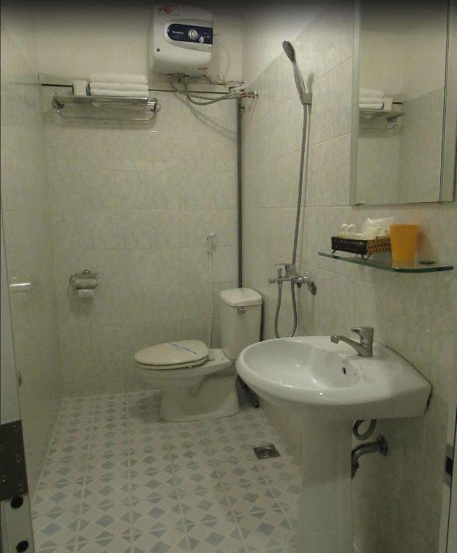 Oyo 438 Small Bay Hotel Ho Chi Minh City Exterior photo